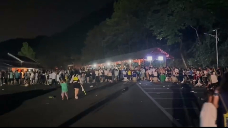 贵州一景区大量游客被滞留至凌晨，景区道歉
