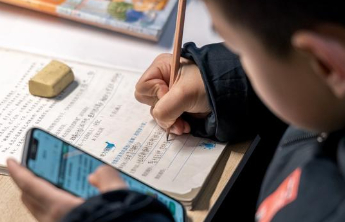 中小学生也忙于“留痕”“打卡”？破除“作业形式主义”仍需治本