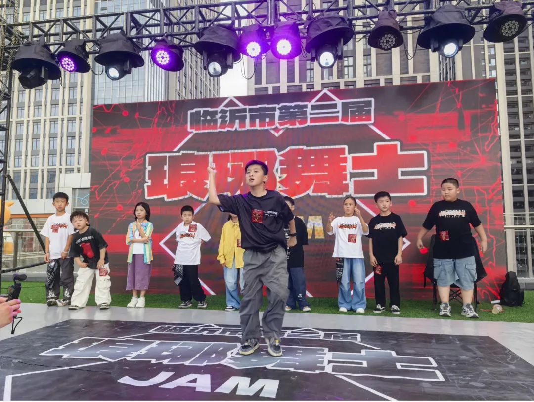 286舞者现场斗舞！临沂第二届“琅琊舞士”街舞大赛开赛