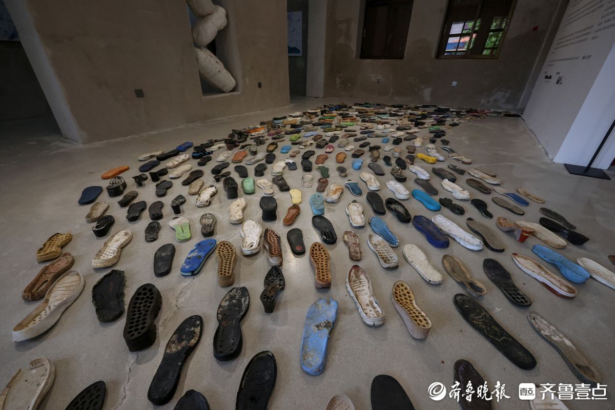 图集｜“大海拾荒艺术家”收集遗弃物办展览，呼吁海洋生态保护