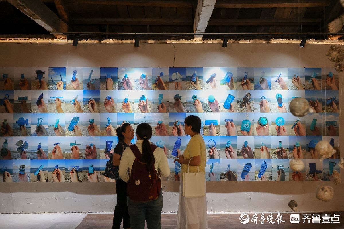 图集｜“大海拾荒艺术家”收集遗弃物办展览，呼吁海洋生态保护