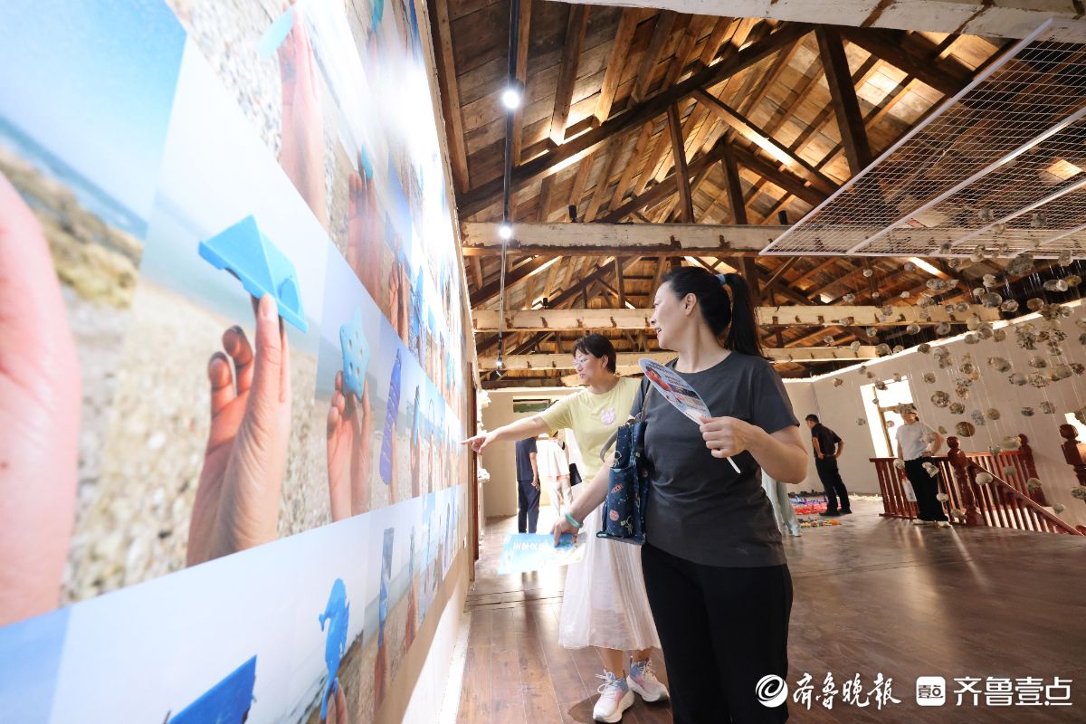 图集｜“大海拾荒艺术家”收集遗弃物办展览，呼吁海洋生态保护