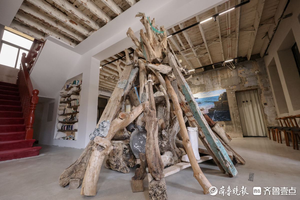 图集｜“大海拾荒艺术家”收集遗弃物办展览，呼吁海洋生态保护