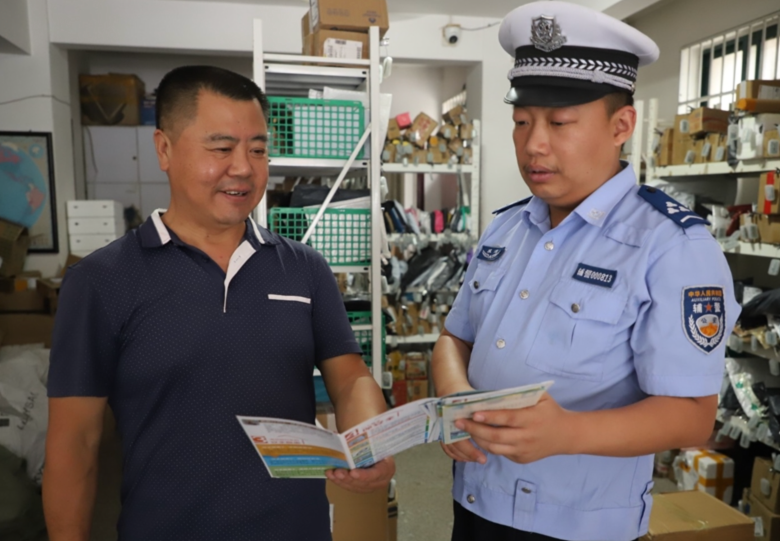 威海交警走进快递公司，宣交安促责任落实