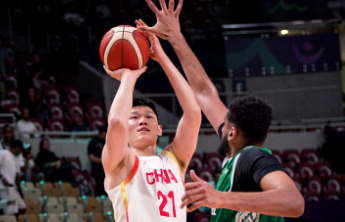 热闻|中国男篮93-88战胜东道主沙特队，取得亚洲杯开门红！