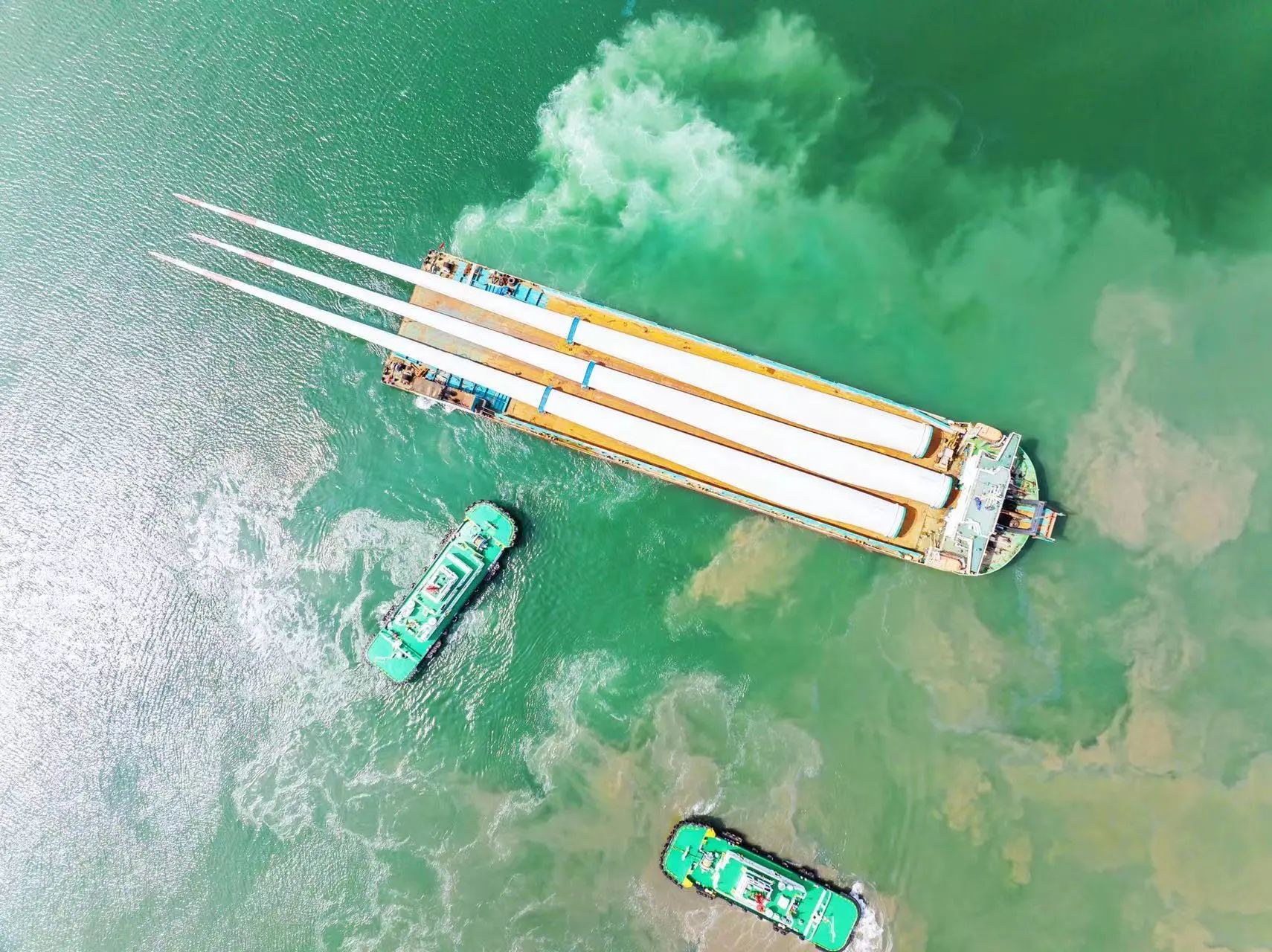 153米！3支世界最长海上风电叶片在烟台港首运装船