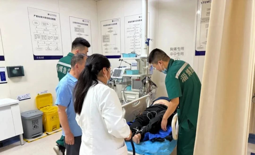 失血性休克险夺命，多学科救援打响“保胃战”