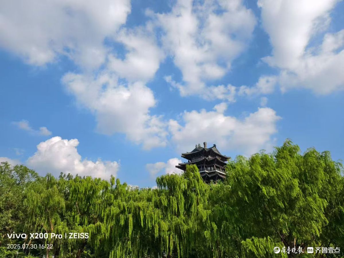 白云悠悠秀明湖