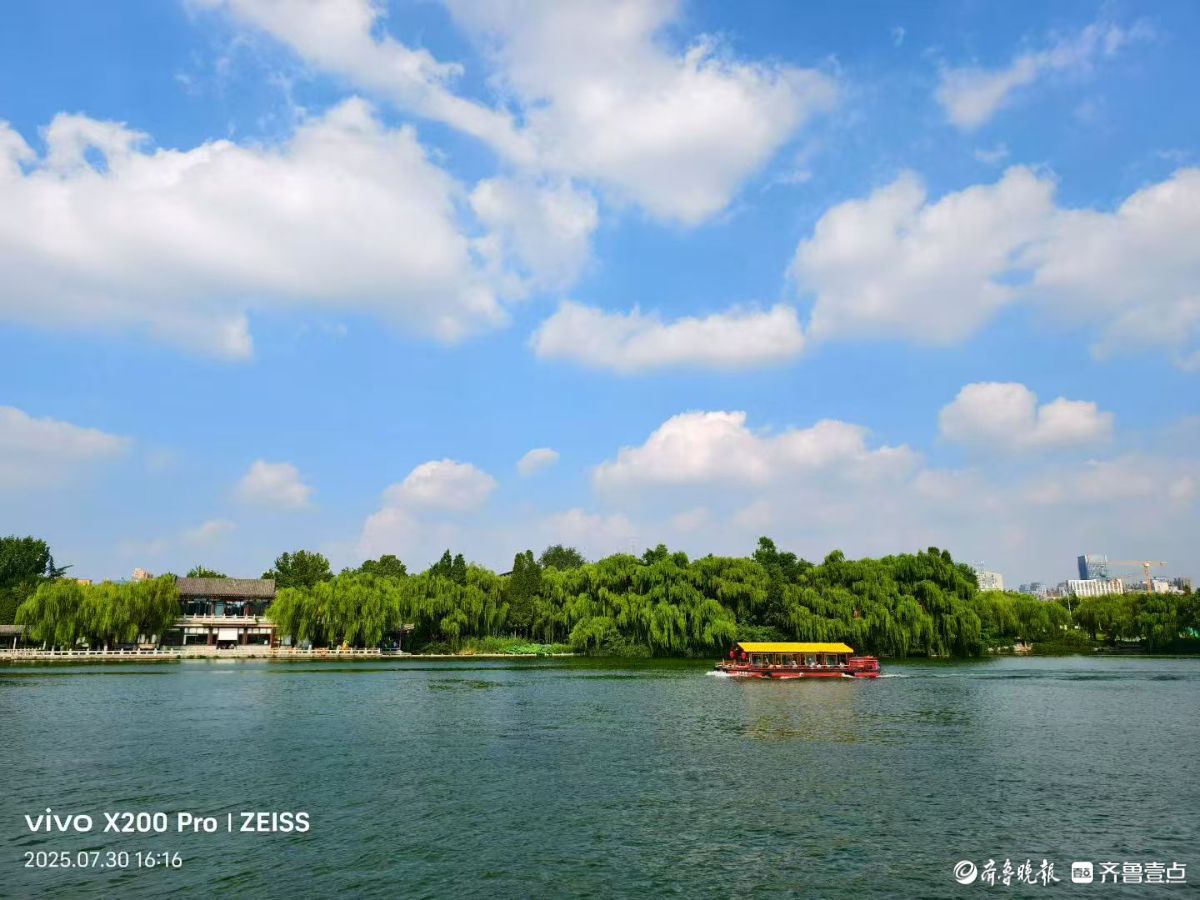 白云悠悠秀明湖