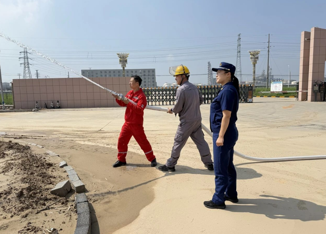 东营港经济开发区消防救援大队多举措筑牢化工企业火灾防控屏障