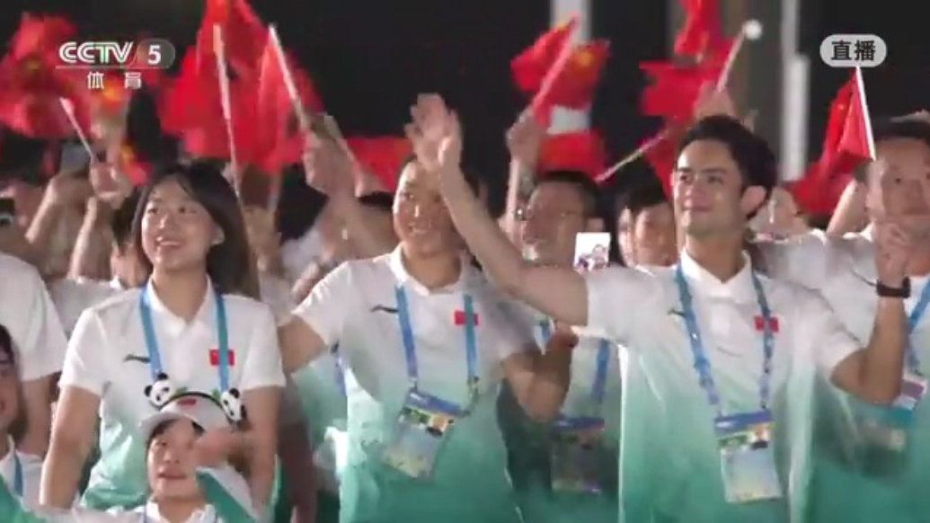 全场欢呼！中国代表团亮相世运会开幕式