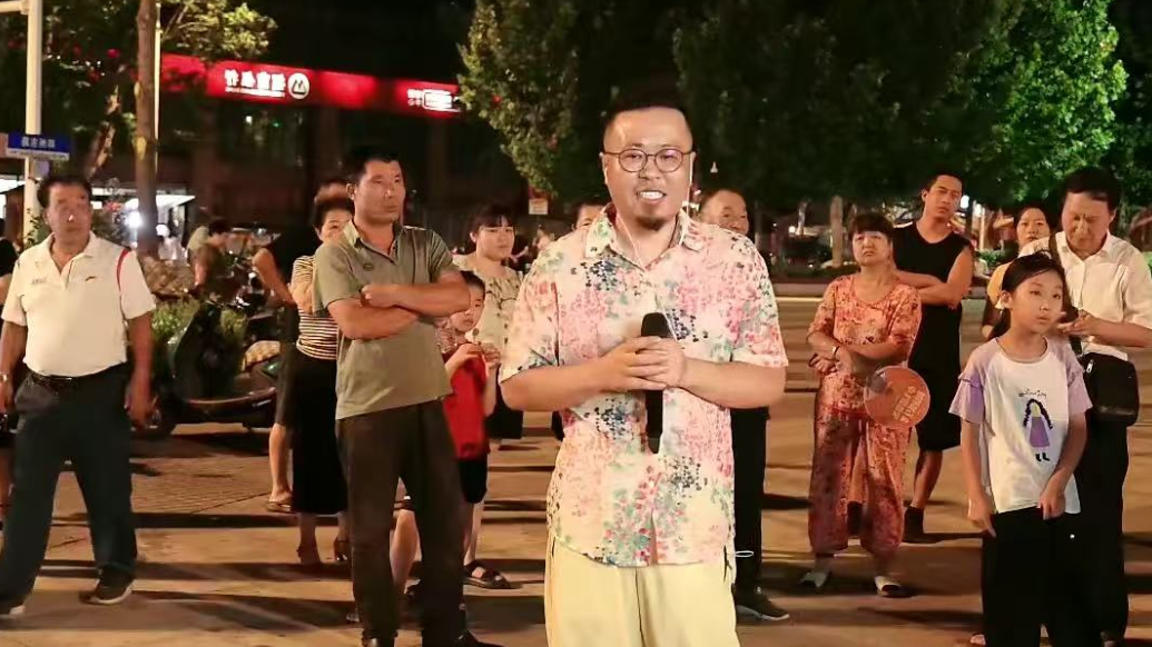 果然视频｜胶州44岁海鲜商贩转行成职业音乐人