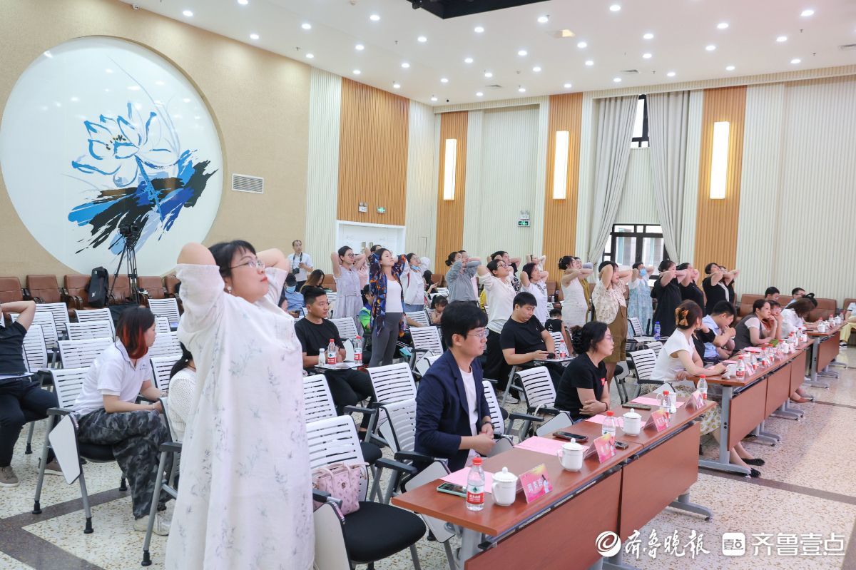 好孕俱乐部互动环节亮点多：孕妈积极参与，收获知识与惊喜礼物