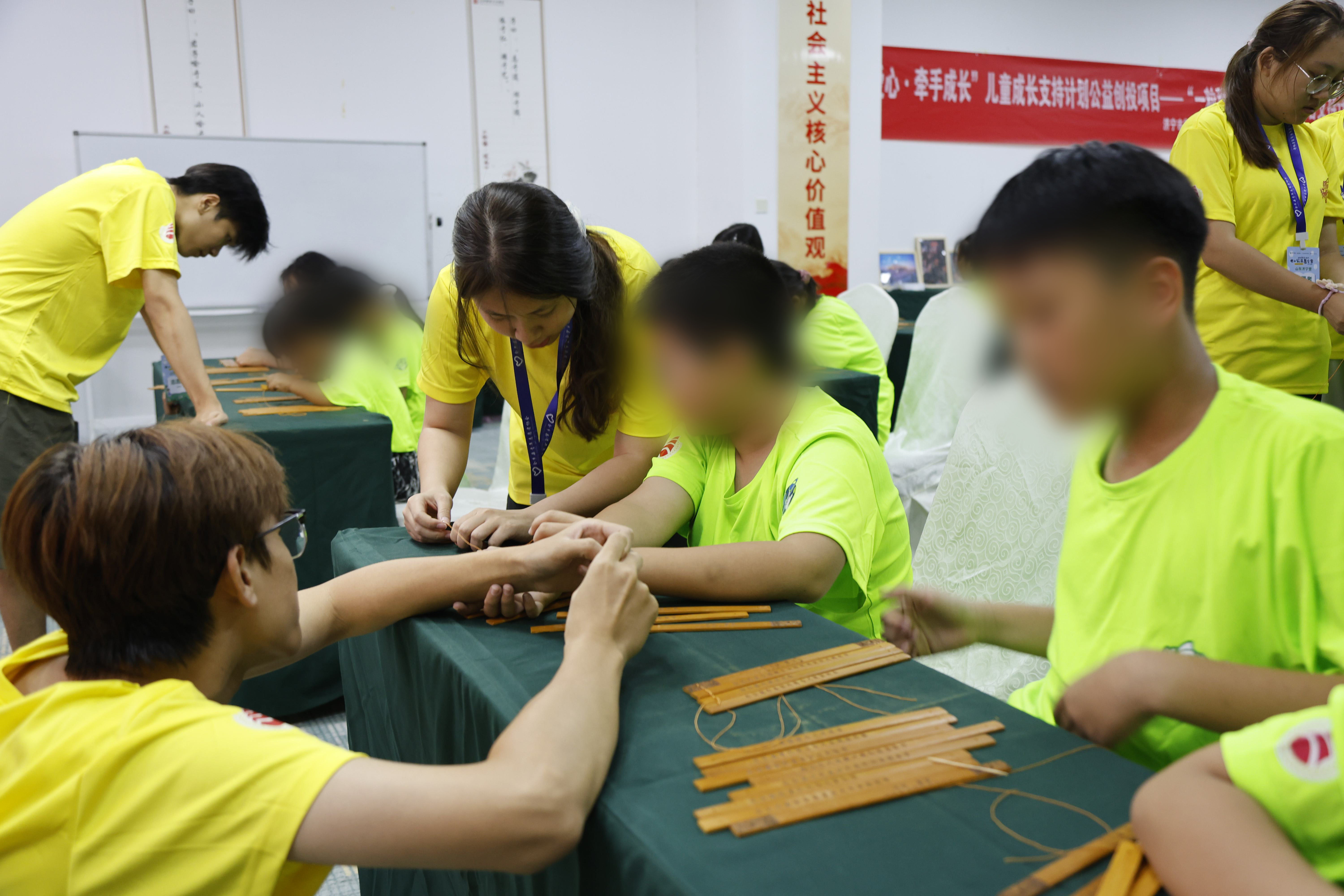 于国学智慧里徜徉，济宁市困境儿童夏令营举行