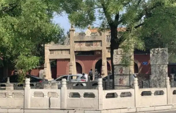 山东省人民政府关于在岱庙保护范围内实施双龙池环境整治项目的批复