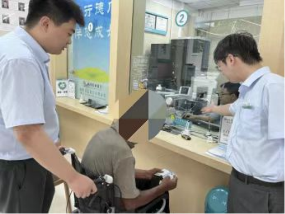 农行德州分行营业部：轮椅上的夏日暖意