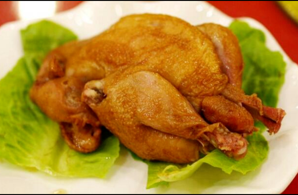 扒鸡灌汤包、青梅花雕味冷泡汁、多种口味素牛肉干……德州食品企业积极求新求变，老字号 “逆生长”，更懂年轻人