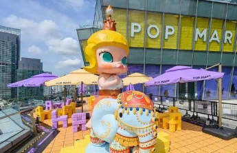 泡泡玛特回应泰国店被指撞脸名创优品：门店装修由专门的设计部门负责，将派专人调查