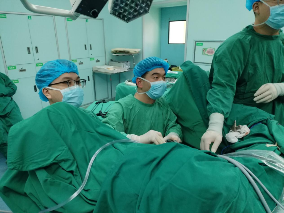 烟威首例！经肛经腹腔镜吻合口狭窄切除重建术助患者回归正常生活