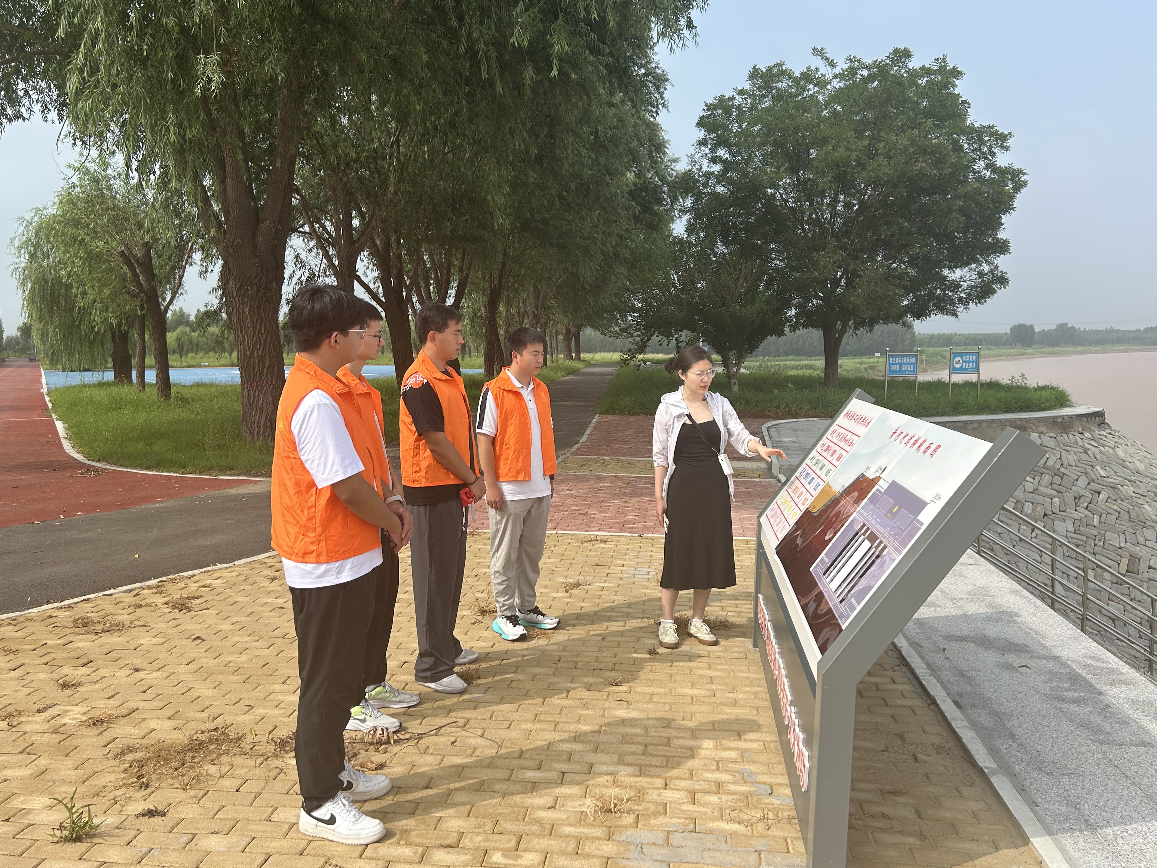 东营河务局：搭建实践桥梁 触摸治黄脉搏