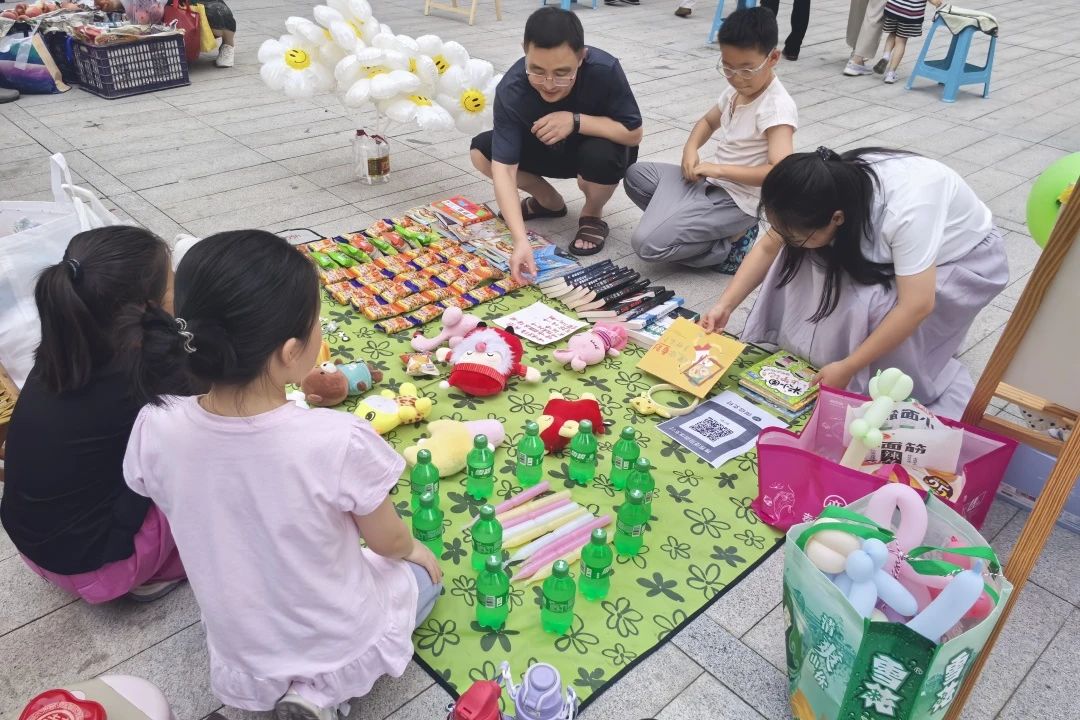 海川教育集团瀚阳学校学子开展爱心义卖活动