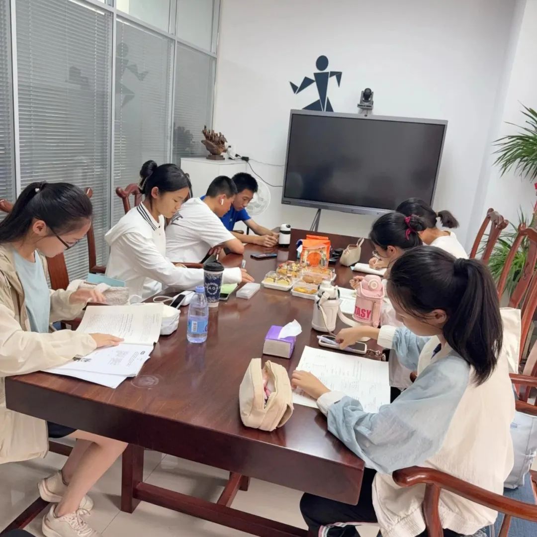 暑期同行 济南高新一实验学生成长共同体互助学习点亮成长之路​