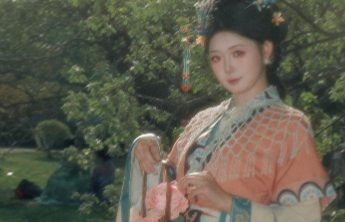 “花仙子”来啦！00后高颜值女生，七夕与你相约千佛山相亲大会