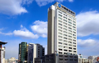 建设银行潍坊寿光支行：暖心服务获赞誉 客户送锦旗致谢真情守护