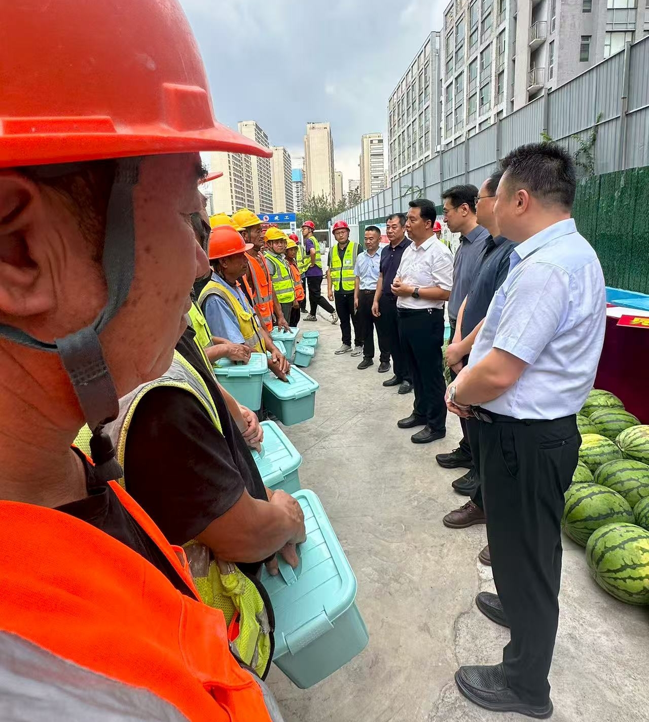 2025年济南市“情系农民工 清凉送爱心”关爱服务活动成功举办