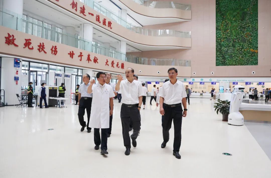 致敬医师！滨州市人大常委会副主任王方正到市人民医院走访慰问