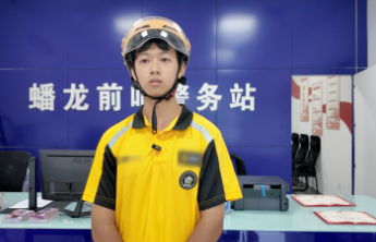 带血枕头从天而降，报警救人的外卖小哥是他！