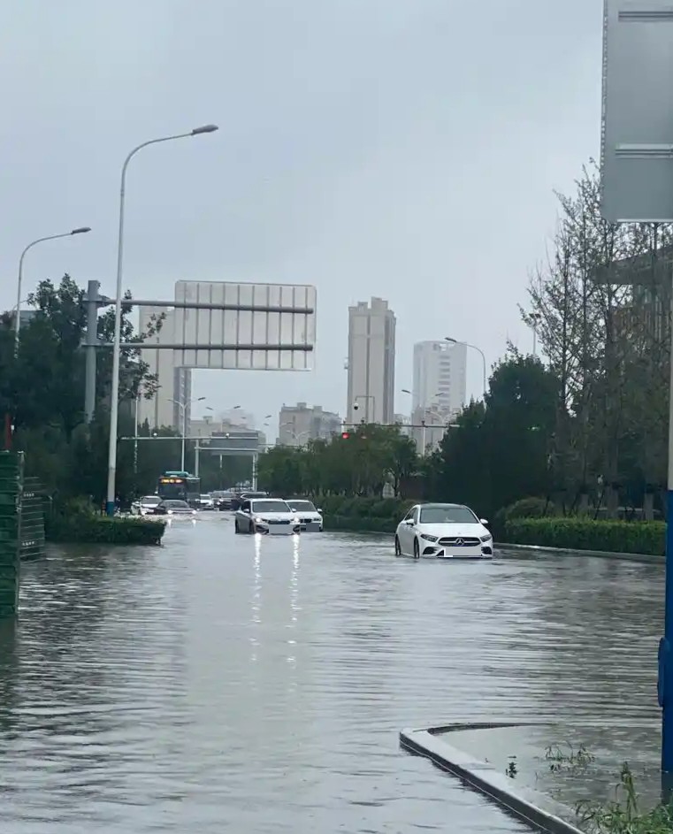 都市车界|济南暴雨成“考场” 新能源车真能“防水”吗？