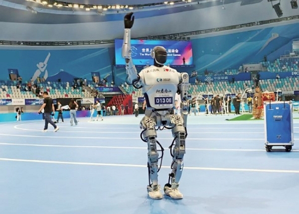 Jinan-made robot wins 100m at World Humanoid Robot Games