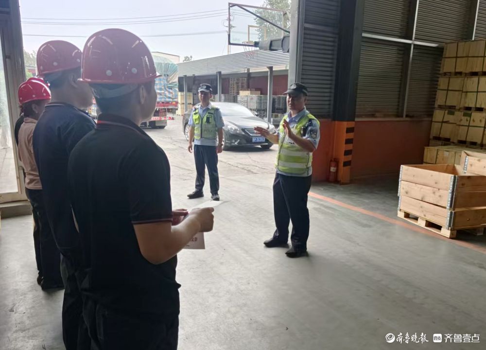 以案普法说安全，冠县交警进企业与员工面对面