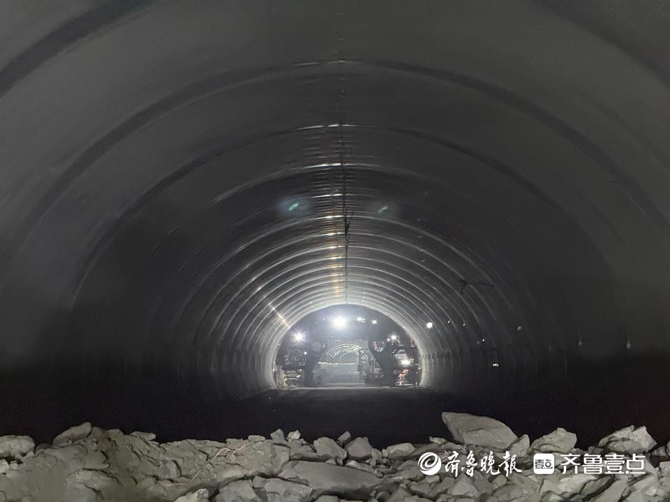 烟台市城市快速路塔山北路岱王山段隧道实现双线贯通