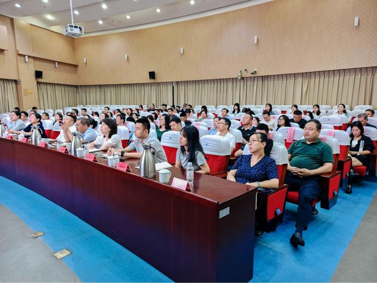 山东省“学思想 悟道理 用方法”主题宣讲活动走进青岛市崂山区