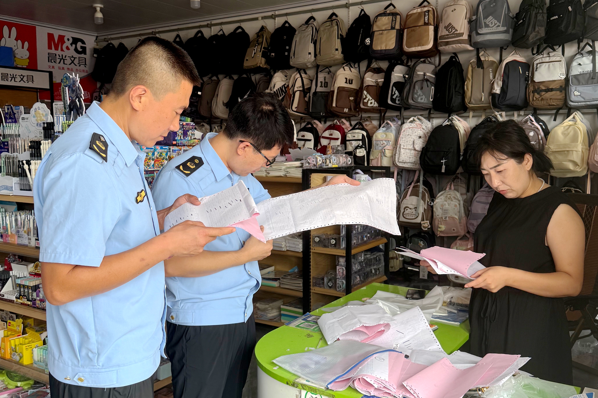 无棣县碣石山市场监管所加强文具用品市场监管
