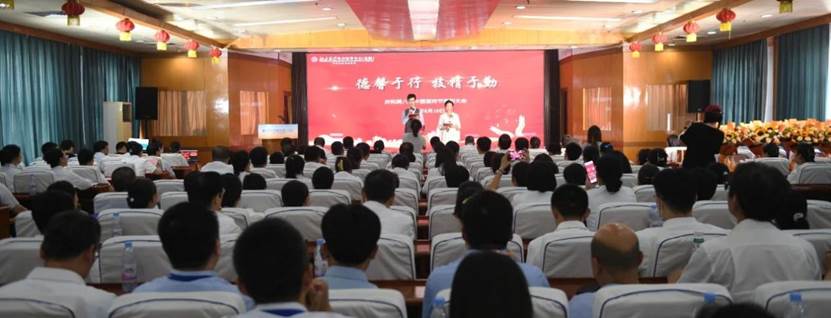 致敬医者！北大医疗鲁中医学中心（总院）召开医师节表彰大会