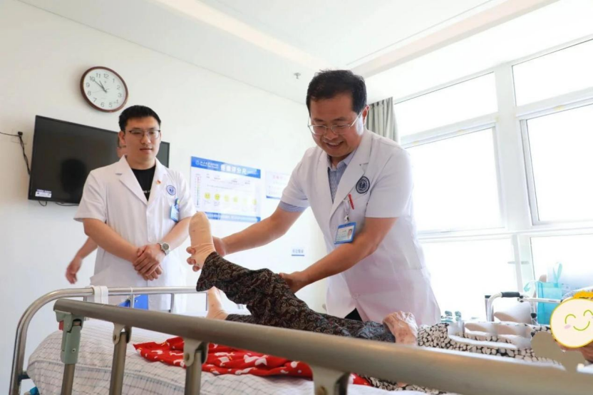 1小时精准置换！淄博医疗团队挑战“超高风险”骨折手术