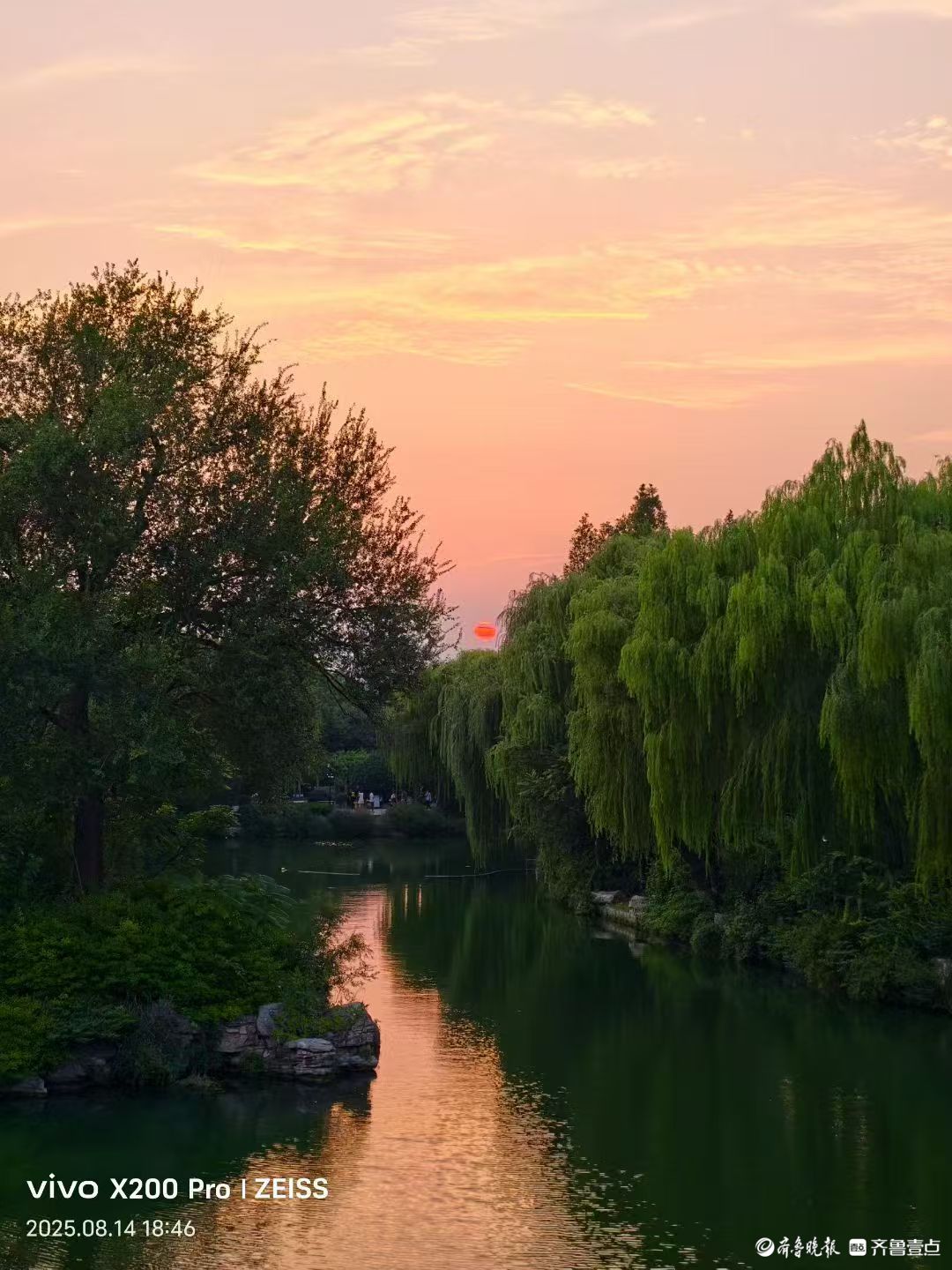 大明湖的夕阳，满屏浪漫气息