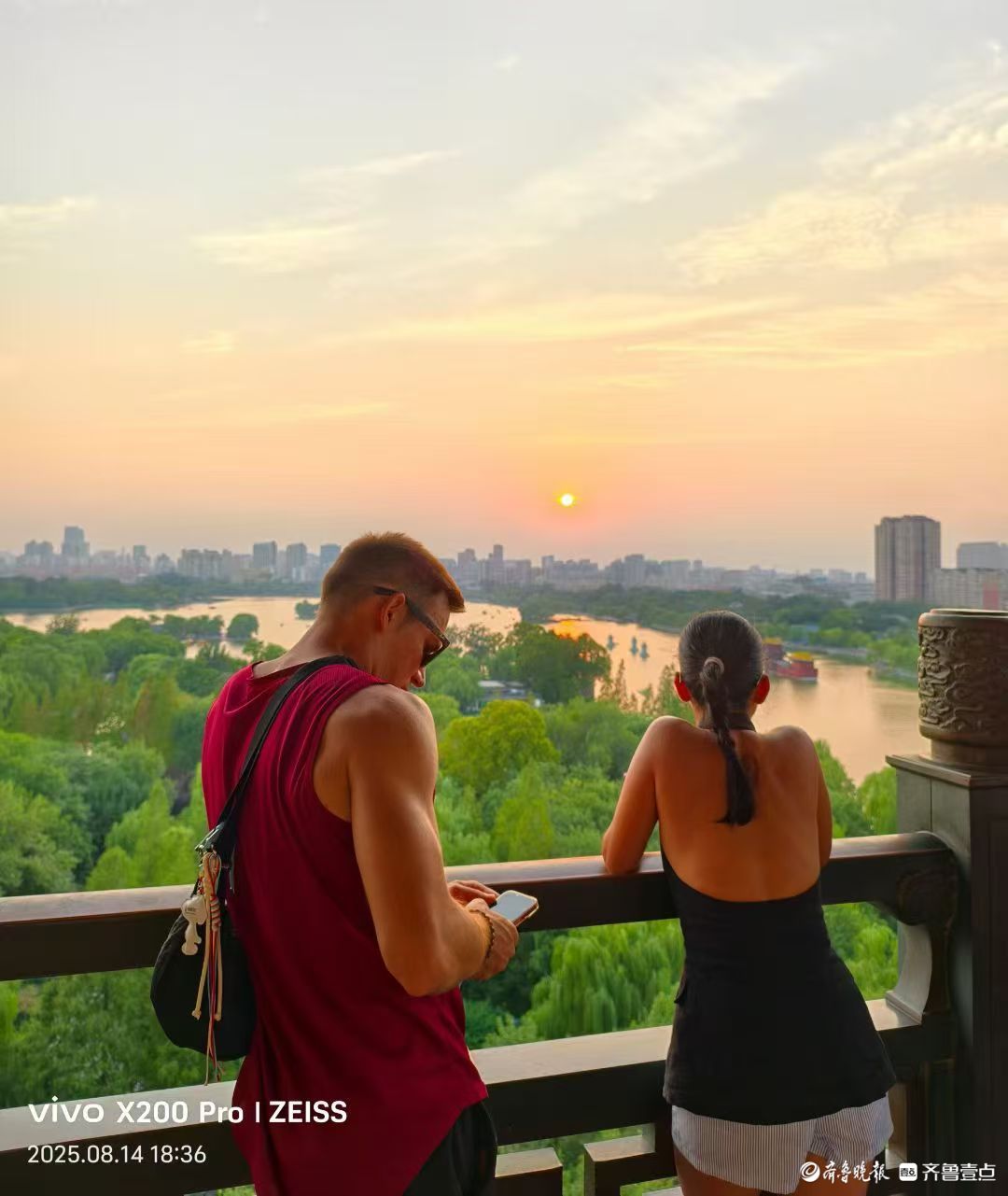 大明湖的夕阳，满屏浪漫气息