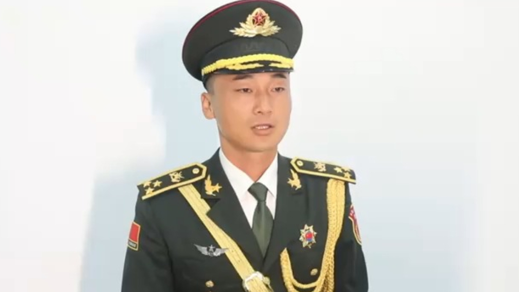 抗战胜利80周年阅兵活动军旗手徐泽东: 军旗的重量等于生命的重量