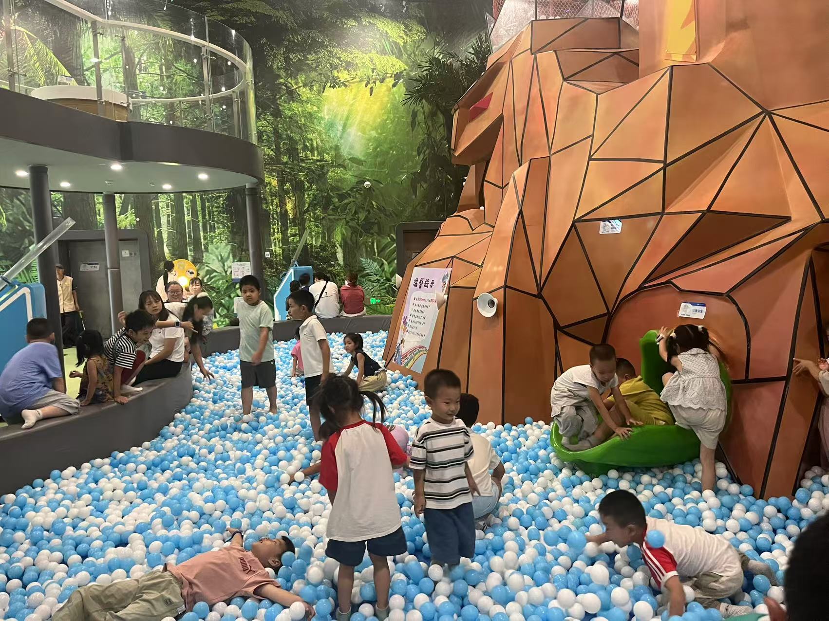 彻底“火出圈”了！这个暑假山东省科技馆接待了35万人次