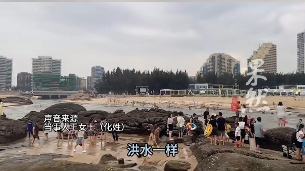 果然视频|福建一海滩附近突然大量排水，几秒钟冲倒好几个人