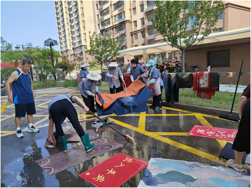 家门口的“微幸福”，北集坡街道钟秀社区免费清洗地垫获好评