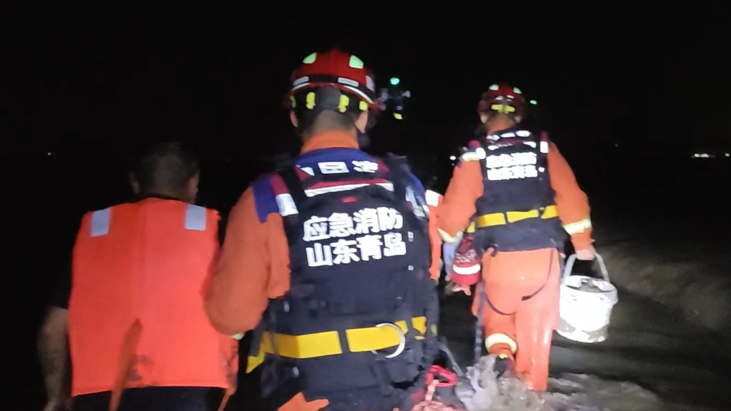 果然视频丨从网络刷到赶海视频后心痒痒，两人赶海迷路被困淤泥