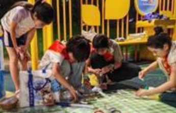 小小售货员上线！这场爱心义卖让同学们用稚嫩双手传递城市温度