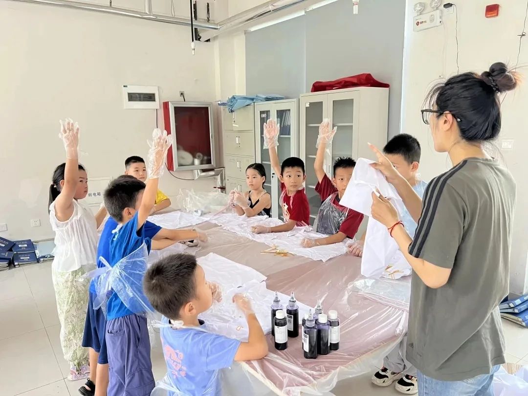 传统文化浸润童心！海川教育集团瀚阳学校开展扎染体验活动