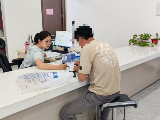 法援案例丨超市工作时意外坠落致重伤，法援介入赔偿款当庭到账