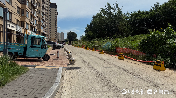 果然视频｜济南一小区门前道路停车乱，居民日常出行成难题